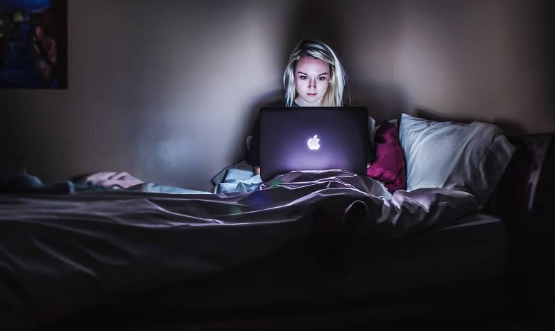 How to reduce screen time before bed