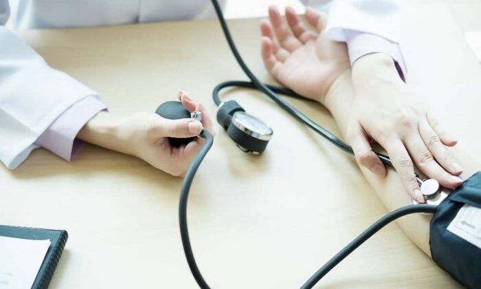 How to Lower Blood Pressure Immediately: 6 Tips for Emergency