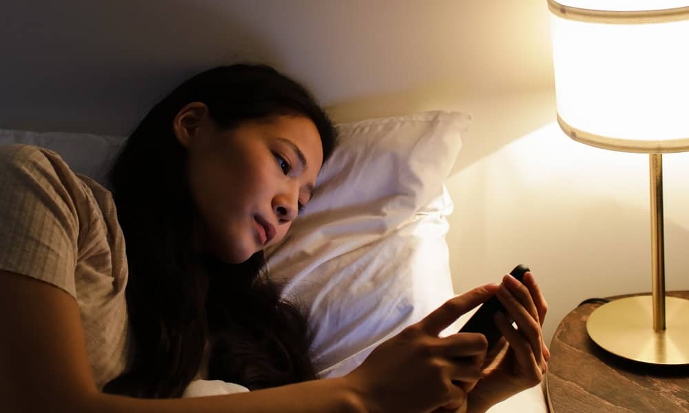 how does blue light affect sleep